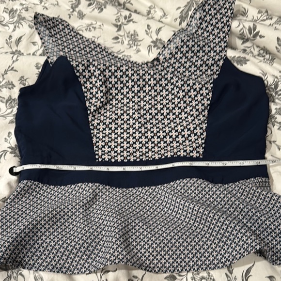 Ann Taylor Navy and White Color Block Women's Top - Picture 5 of 8